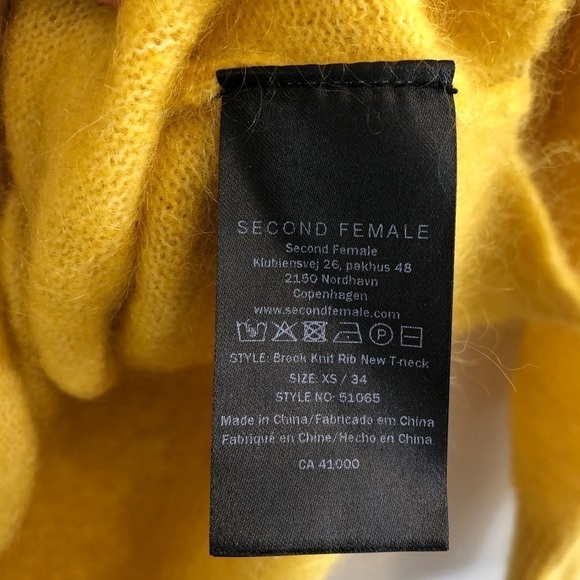 Second Female Yellow Mohair Wool Turtleneck XS - Picture 12 of 15